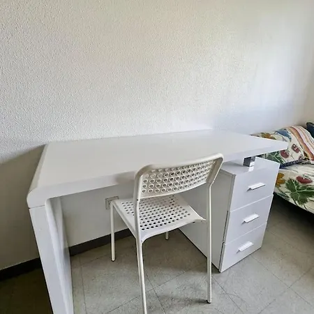 Pratique, Proche Gare & Petit Prix Avec Parking Apartment